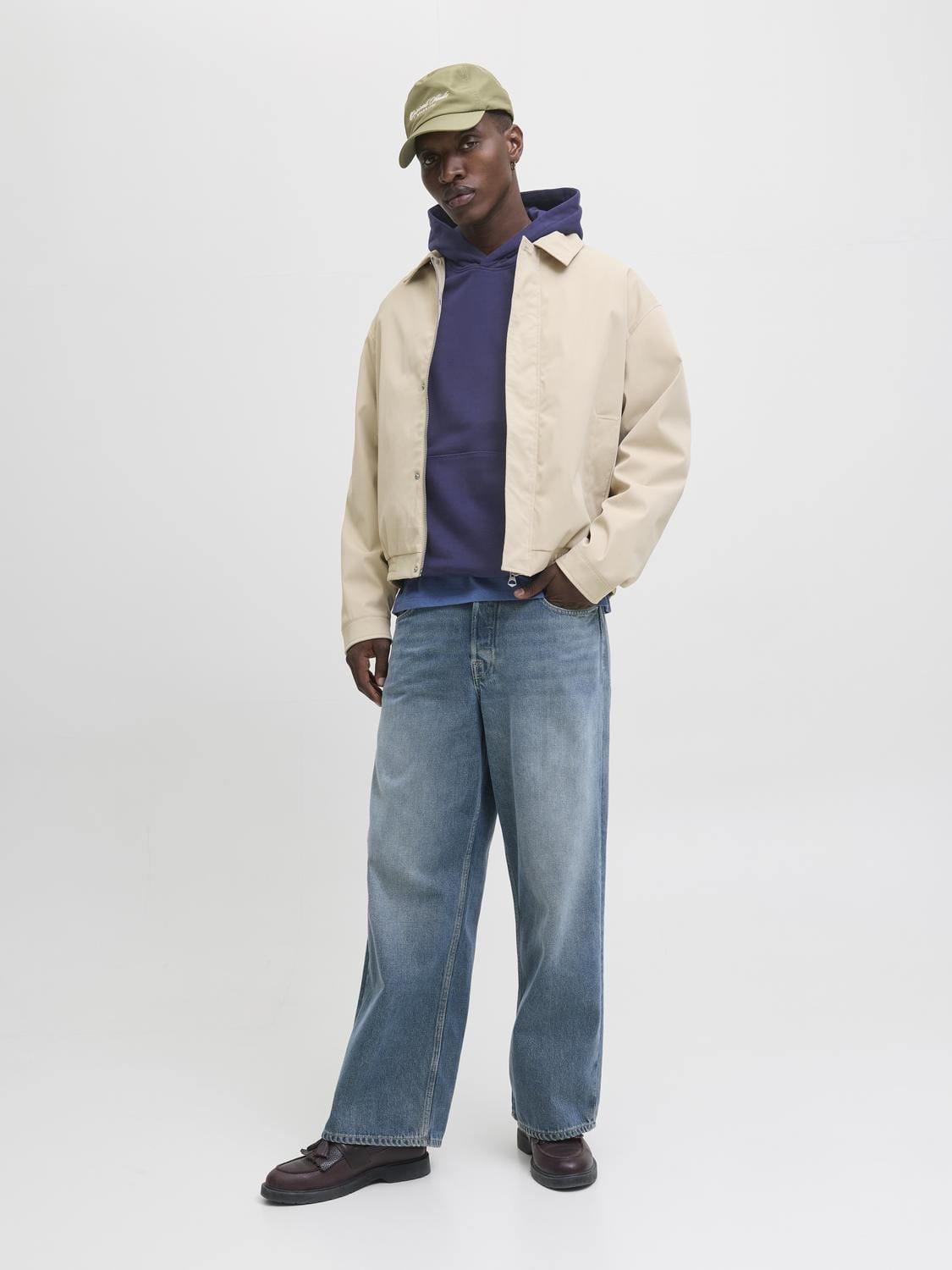 model_shot-front_full